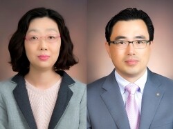 왼쪽부터 신경옥, 한경식 교수