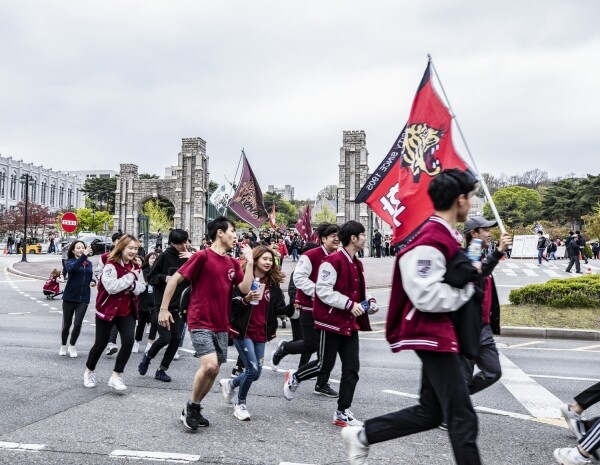 4·18고려대 학생의거 59주년을 기념하며 구국대장정에 참여한 고려대 학생들 (사진: 고려대 제공)