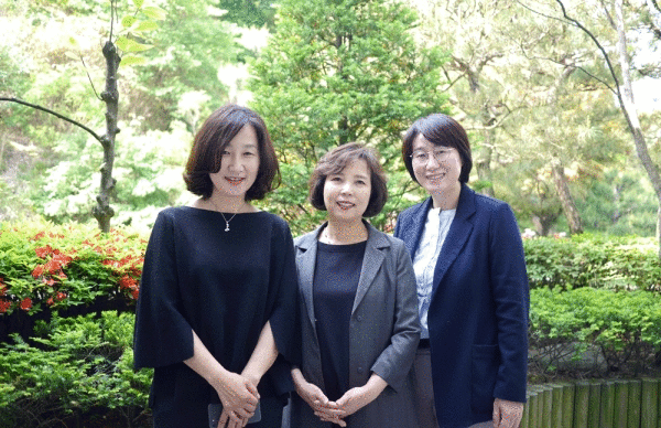왼쪽부터 조지연 국제교류원장, 유희숙 학생처장, 김찬주 입학처장