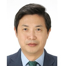 서울시립대학교 신소재공학과 김영욱 교수(사진: 서울시립대 제공)