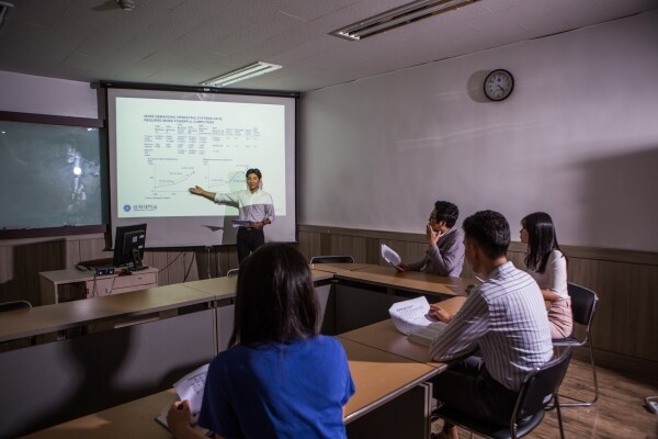 삼육대학교(총장 김성익) 대학일자리본부(본부장 오덕신)가 실제 직무현장에서 필요한 지식과 기술 등을 배울 수 있는 ‘SU秀 직무역량 아카데미’ 과정을 운영해 재학생들의 호응을 얻고 있다. (사진: 삼육대 제공)