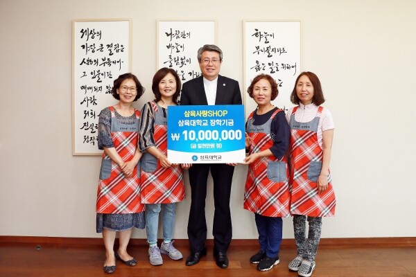 김성익 총장과 삼육사랑샵 회원들 (사진: 삼육대 제공)