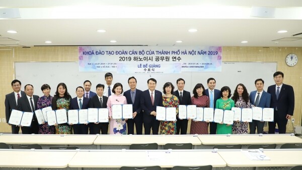 상명대학교(총장 백웅기)는 7월 25일 오전 서울캠퍼스 미래백년관에서 ‘베트남 고위급 공무원 연수 수료식’을 가졌다. (사진: 상명대 제공)