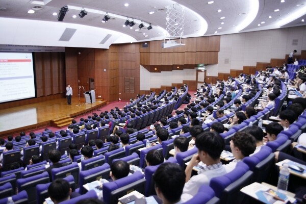 한국산업기술대학교(총장 안현호, 이하 산기대)는 8월 23일 산기대 제 1캠퍼스 E동 대강당에서 ‘제1회 수시모집 참여기업 채용설명회’를 개최했다. (사진: 산기대 제공)