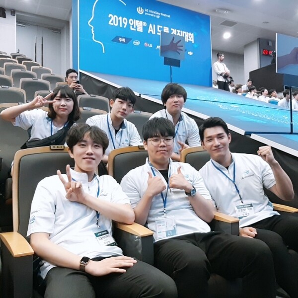 한남대학교(총장 이덕훈) 공과대학 학생들이 ‘2019 인텔 AI 드론 경진대회’에 출전해 1, 2위를 석권했다. (사진: 한남대 제공)