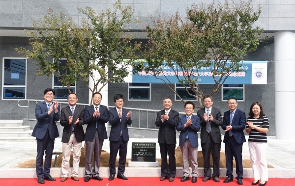 순천향대는 8월 30일 중국 안후이중의약대와의 교류 10주년을 상징하는 기념식수 행사를 갖고 2단계 도약을 위한 양교의 발전을 다짐했다.