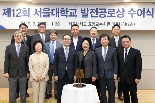 서울대학교(총장 오세정)는 제12회 발전공로상 수상자에 김명희(77)·신정희(80) 선생, 손동준 ㈜동일기연 대표이사(78, 서울대 전자공학과 1966년 졸업), 오세경 前보스턴대 교수(76. 서울대 약학과 1965년 졸업)를 선정했다. (사진: 서울대 제공)