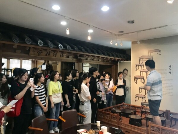 전남대 미술학과 공예전공이 문화체육관광부가 주최하고 한국공예・디자인문화진흥원(KCDF)이 주관하는 ‘2019년 대학생 대상 공예・디자인 교육’ 사업 대학교로 선정돼 9월부터 12월까지 3개월간 실습과정을 포함한 교육프로그램을 진행한다. (사진: 전남대 제공)