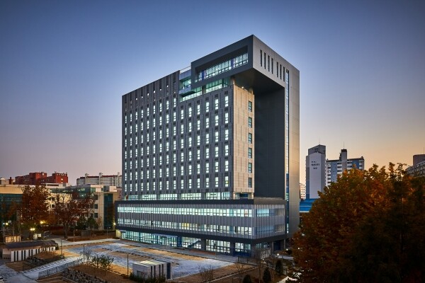 서울과학기술대학교기술지주(대표 김선민)는 교육부(부총리 겸 교육부장관 유은혜)와 한국벤처투자㈜(대표 이영민)가 조성한 ‘2019년 대학창업펀드 투자조합’에 선정됐다. (사진: 서울과기대 제공)