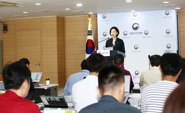 유은혜 사회부총리 겸 교육부장관 (출처: 교육부)