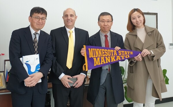 창원대학교 국제교류원과 미네소타주립대학 맨카토캠퍼스가 교환학생 프로그램 등의 추진에 관한 협의를 갖고 있다. (사진: 창원대 제공)