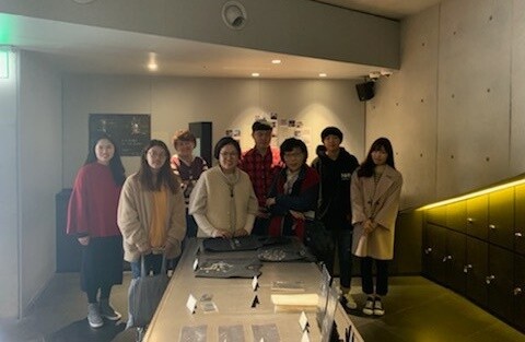 경희사이버대학교(총장 변창구) 장애학생지원센터는 11월 16일 북촌에 위치한 D.SPACE에서 ‘어둠속의 대화’ 체험 프로그램을 진행했다. (사진: 경희사이버대 제공)