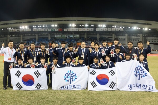 명지대학교(총장 유병진) 축구부가 중국 진장에서 열린 ‘2019 FISU UNIVERSITY WORLD CUP-FOOTBALL’ 대회에서 세계 축구 강호들을 꺾고 동메달 획득이라는 쾌거를 이뤘다. (사진: 명지대 제공)