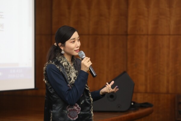 서울여자대학교(총장 전혜정) 산학협력단은 12월 5일 오후 3시 서울시 노원구 서울여대 바롬인성교육관 국제회의실에서 ‘모던한’ 조인선 대표를 초청해 ‘전통은 진화 중’을 주제로 특강을 개최했다. (사진: 서울여대 제공)