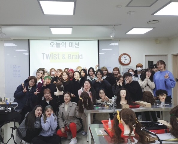 건양사이버대학교는 11월 19일 병천고등학교와의 MOU 및 미용과 학생 3학년 50명 대상 오프라인 특강을 진행했다. (사진: 건양사이버대 제공)