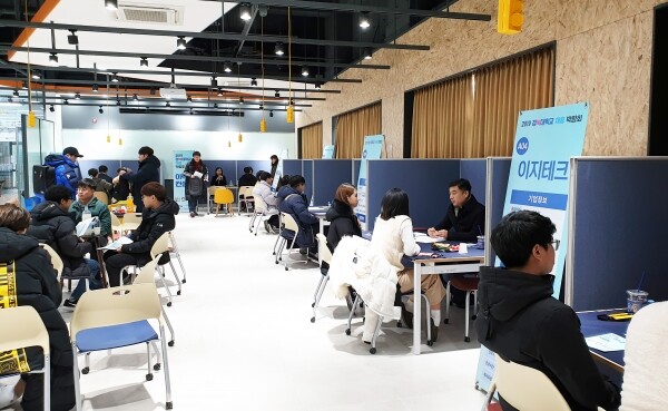 경복대학교는 12월 16일 남양주캠퍼스에서 대학연계 중소기업 인력양성사업 참가기업과 3개 참여학과를 대상으로 ‘2019 경복대 채용박람회’를 개최했다. (사진: 경복대 제공)