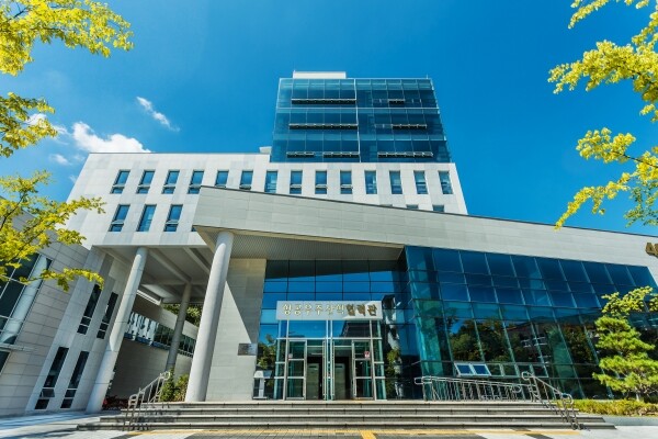 경상대학교(GNU, 총장 이상경)는 산업통상자원부가 지원하고 한국항공우주산업(주)이 주관하는 ‘2019년 해외수주연계 항공부품산업 공정기술개발사업’에 선정돼 올 7월부터 5년간 약 21억 원을 지원받는다. (사진: 경상대 제공)