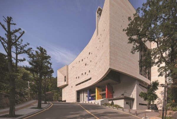총신대학교, 성결대학교, 한남대학교가 교직원 자격을 기독교인으로 제한하지 않도록 한 국가인권위원회의 권고를 불수용했다. 사진은 “종교적 자격제한은 종립학교 설립목적을 달성하기 위한 필수조건”이라며 인권위 권고를 불수용한 총신대학교.