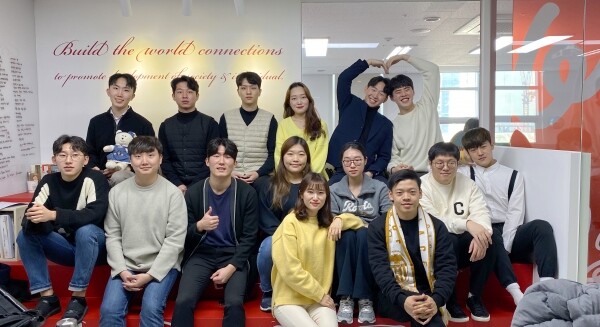 세계 최대 가전·IT쇼인 ‘CES 2020(Consumer Electronics Show)’에 경희대 학생이 참가했다. ‘스마트시티 & 스마트라이프’를 주제로 CES 서울관이 열리는데, 여기에 참가하는 국내 기업을 돕는 역할이다. 기업의 현안 분석과 해외 기업과의 네트워킹을 돕는다. (사진: 경희대 제공)