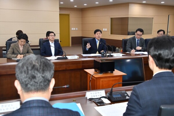 구윤철 기획재정부 2차관은 18일 ‘지역혁신플랫폼' 사업 간담회를 개최하고, 대학을 활용한 지역혁신을 위해 도입된 지역혁신플랫폼 사업이 대학에도 새로운 기회가 될 것“이라고 전했다.(사진제공=기획재정부)