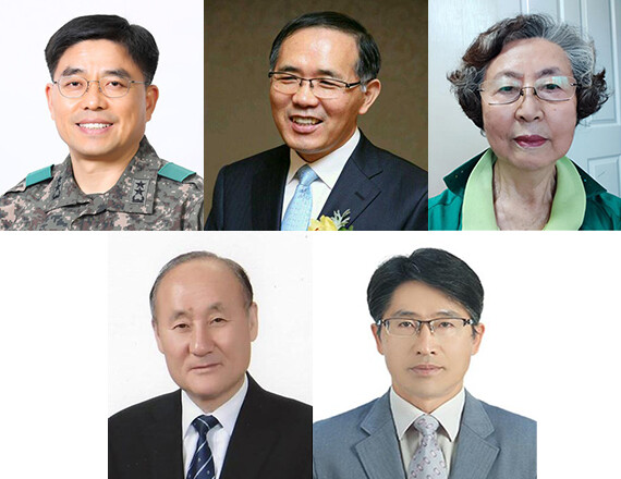 한남대학교는 17일 ‘제16회 자랑스러운 한남인상’ 수상자 5명을 선정, 발표했다.(윗줄 왼쪽부터)신희현 사단장, 김영호 이사장, 박행순 교수, (아랫줄 왼쪽부터)이성오 목사, 신영환 국장. 