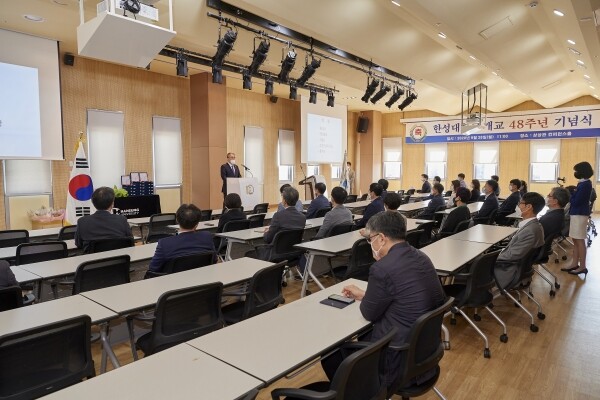 한성대학교는 지난 28일 교내 상상관 12층 컨퍼런스홀에서 개교 48주년 기념식을 개최했다. 개교 48주년 행사모습. (사진=한성대 제공)