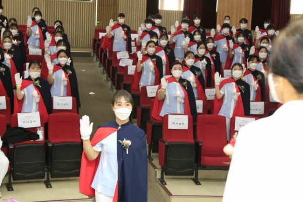 지난달 29일 열린 신성대 간호학부 나이팅게일 선서식 모습