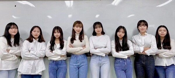 청운대학교 공연기획경영학과는 언택트 시대에 발맞춰 지역 청소년을 위한 온·오프 결합형 이머시브 시어터를 제작한다. 실습팀 '비더스' 단체 사진. (사진=청운대 제공)