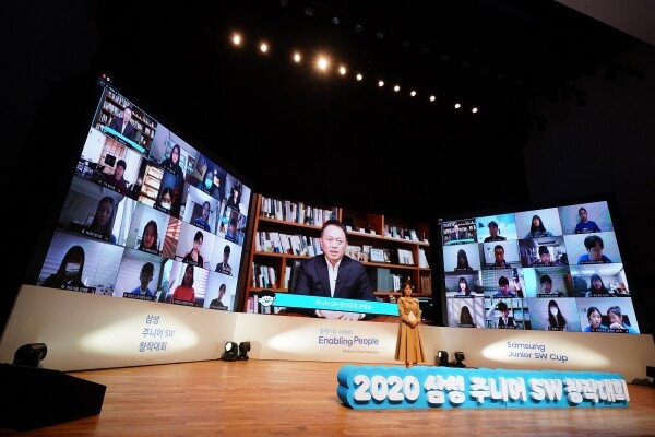 28일 삼성전자 서울 R&D 캠퍼스에서 열린 삼성 주니어 SW 창작대회 시상식에서 최윤호 삼성전자 경영지원실 사장이 축사를 하고 있다. 사진=삼성전자
