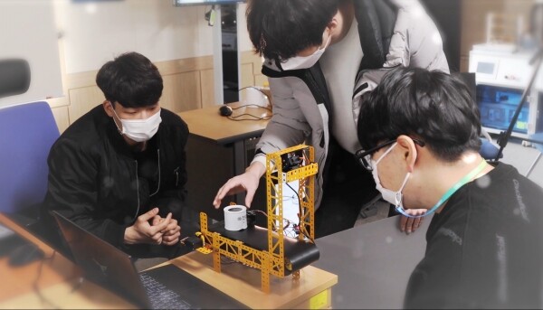 연암공과대학교 학생들이 지난 2일 ‘2020 LINC+사업 캡스톤디자인·팀프로젝트 경진대회’에서 전문대학 부문 최우수상을 받았다. (사진=연암공대 제공)
