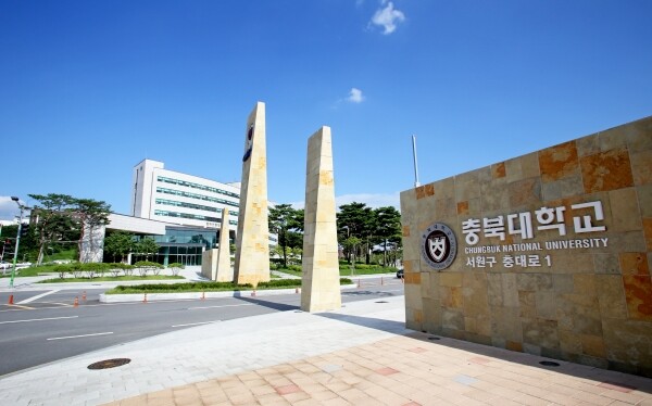 충북대학교 농업생명환경대학이 지난 15일 해외학술교류 추진사업으로 몽골국립대학교 공학 및 응용과학부와 MOU를 체결했다. (사진=충북대 제공)