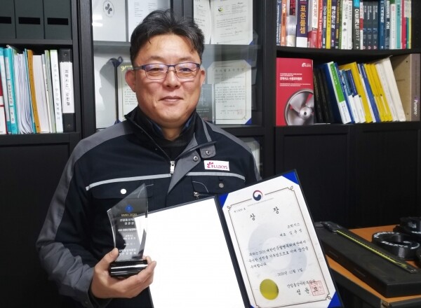 ‘2020 대한민국 발명특허대전(KINPEX)’ 산업통상자원부 장관상을 수상한 인하대 기계공학과 전산유체공학실(CFELAB) 김윤성 박사과정생.