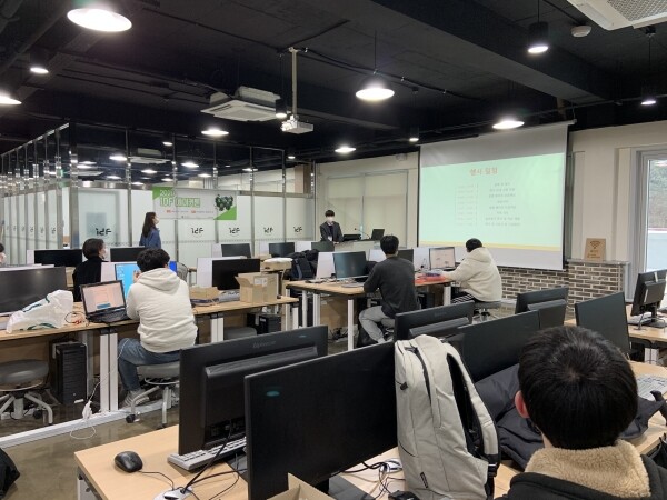 ‘ICT스마트 디바이스’를 주제로 열린 ‘2020 IDF 메이커톤’. 사진=한국교통대 제공