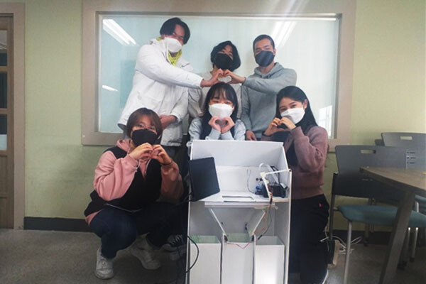 가톨릭관동대학교 공학교육혁신원(원장 신진원)은 지난 9일부터 16일까지 산업통상자원부, 한국산업기술진흥원이 후원하고 영남대 공학교육선도센터 주최, 국내 참여 대학과 태국 왕립라자망갈라공과대학(RMUTT)이 공동 주관하는 ‘2020 국제 공동 캡스톤 디자인 프로그램 Global CDP’에서 은상을 수상했다. 사진=가톨릭관동대 제공