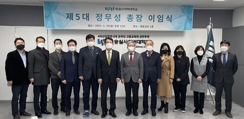 숭실사이버대 제5대 정무성 총장(가운데) 이임식’ 현장. 사진=숭실사이버대 제공