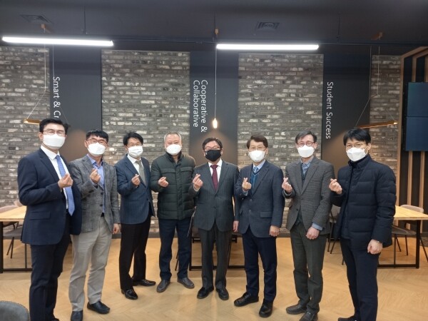 용인송담대학교 혁신지원사업단은 지난 24일 송담관과 학생회관에 ‘스터디카페’와‘창의그라운드’ 개소식을 진행했다. 사진=용인송담대 제공