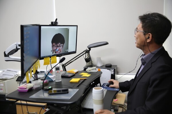 정부영 충청대 교수는 ‘한국형 직업교육 원격수업 모델 개발에 관한 기초연구’를 통해 전문대학 원격교육 활성화를 위해 통합시스템 개발이 필요하고, 인적자원 지원 및 역량강화를 위한 정부 차원의 관련 재정지원이 뒤따라야 한다고 제언했다. 
