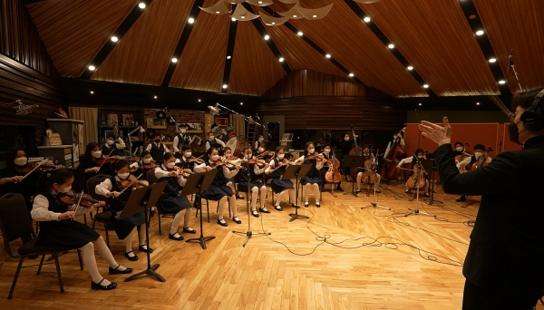 서울대학교사범대학 부설 초등학교 방과 후 오케스트라 온라인 정기연주회 교육 현장. 사진=교육부 제공