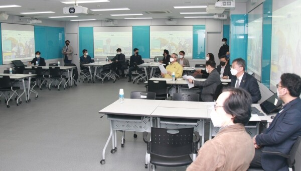 청주대학교는 30일 오전 대학 비즈니스대학에서 ALC(Active-Learning CLASS) 강의실 구축 완공 기념식 및 설명회를 개최하고 있다. 사진=청주대 제공