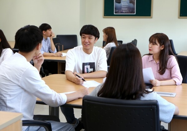 충북대 창의융합교육본부 의사소통센터는 오는 7월 9일까지 학내 구성원을 대상으로 ‘토론 아카이브-토론 광장’ 프로그램을 운영한다. 사진=충북대 제공
