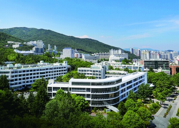 부산대학교가 최근 다시 제기된 2015학년도 의학전문대학원 입학 의혹에 대한 자체 조사를 실시한다. 부산대 전경. 사진=부산대 제공