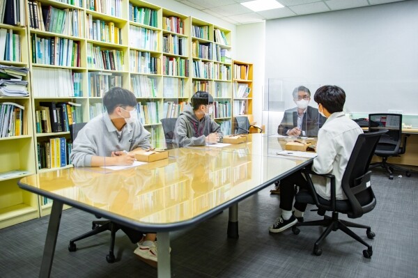 ‘지도교수와 마음건강 체크’ 상담 프로그램 모습. 사진=연암대 제공