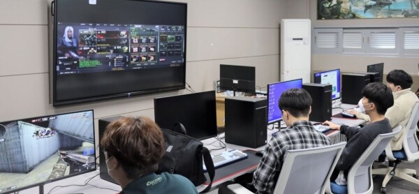 호남대 e스포츠산업학과는 지난 9일 학생들이 직접 대회를 기획하고 운영하는 방식으로 ‘서든어택’ 대회를 개최했다. 서든어택 대회를 진행하고 있는 호남대 학생들 모습. 사진=호남대 제공