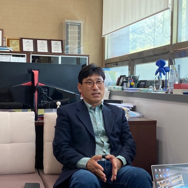 김현성 한서대 산학부총장이 인터뷰를 진행하고 있다. 사진=대학저널