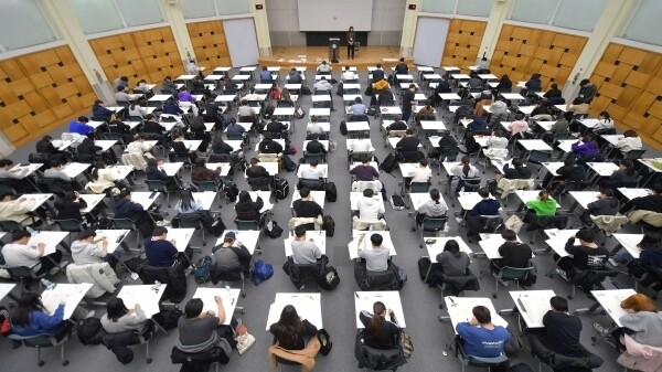 논술고사를 치르는 학생들 모습. 사진=대학저널DB