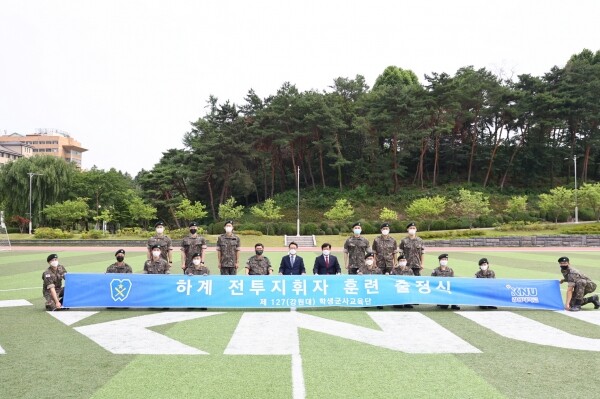 강원대 제127학생군사교육단 후보생 62명은 28일 강원대 춘천캠퍼스 대운동장에서 '2021년 하계 전투지휘자 훈련(입영훈련) 출정식'을 가졌다. 사진=강원대 제공