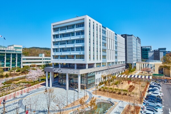 서울과학기대는 지난 5일 국방부의 ‘공군 장교학군단(ROTC)’ 설치대학에 선정됐다. 서울과기대 상상관 전경. 사진=서울과기대 제공