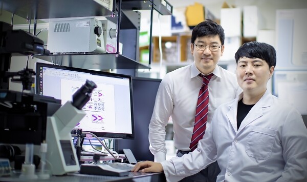 박욱 경희대 전자공학과 교수 연구팀. 박욱(왼쪽) 교수와 최영재(오른쪽) 박사. 사진=경희대 제공