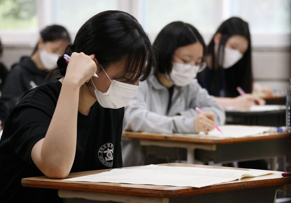 입시 전문가들은 추석 연휴를 맞아  .사진은 충북 흥덕고 학생이 지난 6월 실시된 모의평가를 치르고 있는 모습. 사진=충북교육청 제공