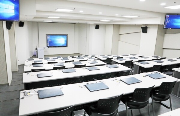 평생학습 교육생들을 위한 수요자 맞춤형 스마트공용강의실. 사진=부산과학기술대 제공